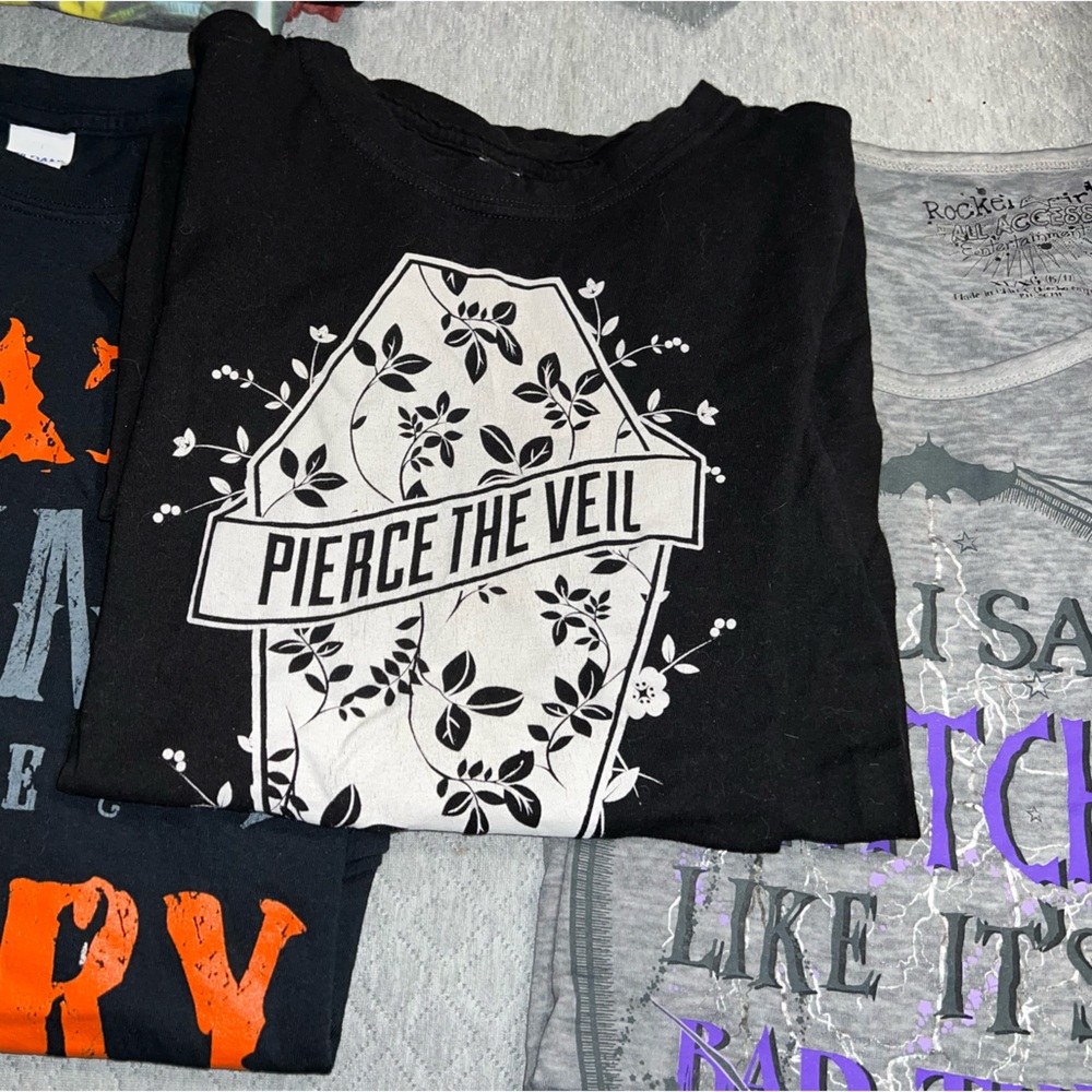 3 piece bundle Halloween tees! Large